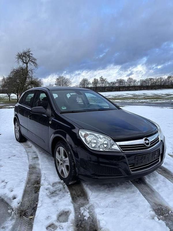 Schwarz Gebraucht 2009 Opel Astra Edition Kleinwagen | 2.100 € (Fairer Preis) - Bild 1/4