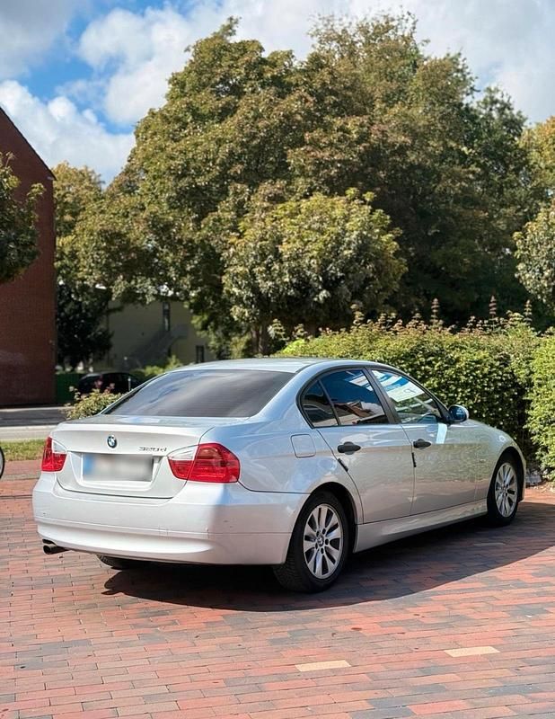 Second-hand BMW 320 163 CP (119 kW) 2006 Argintiu Berlinǎ