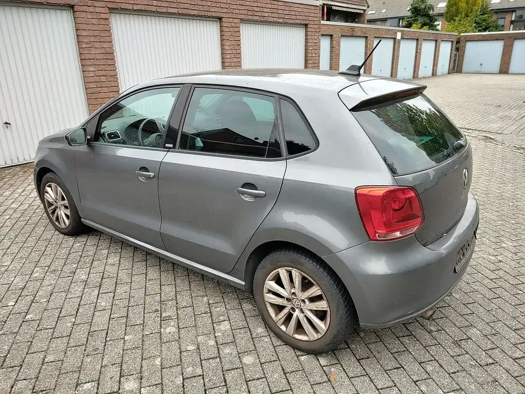 Gebraucht VW Polo Comfortline 90 PS (66 kW) 2011 Grau Kleinwagen