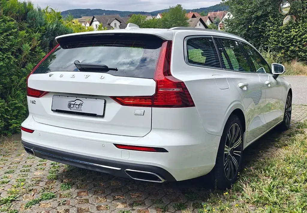 Gebraucht Volvo V60 341 PS (250 kW) 2021 Weiß Kombi