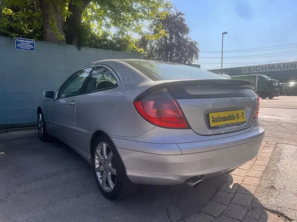Second-hand Mercedes C200 163 CP (119 kW) 2002 Argintiu Coupe