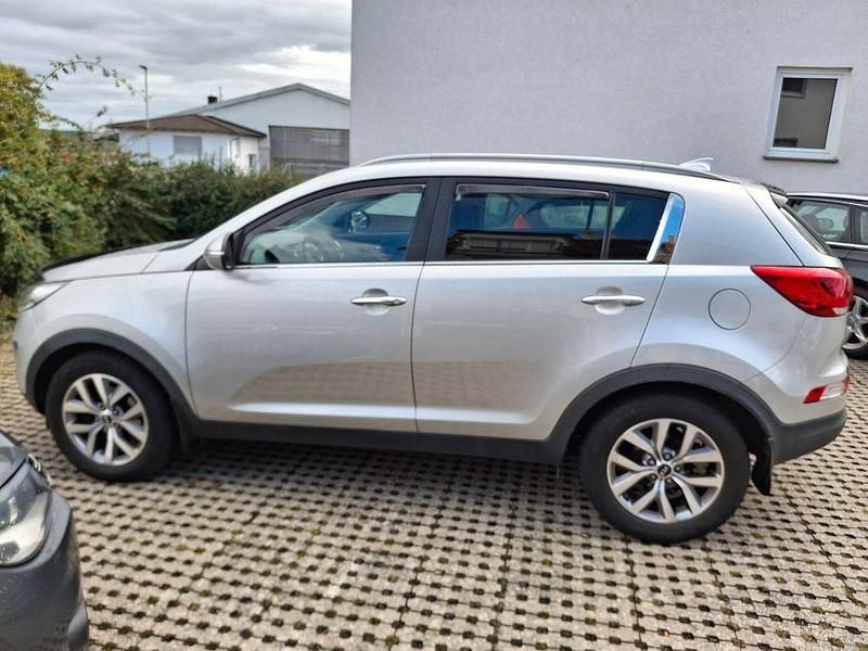 Weiß Gebraucht 2015 Kia Sportage DREAM-TEAM Edition SUV | 10.999 € (Guter Preis) - Bild 1/4