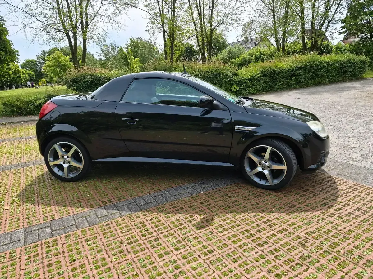 Gebraucht Opel Tigra 90 PS (66 kW) 2008 Schwarz Cabrio