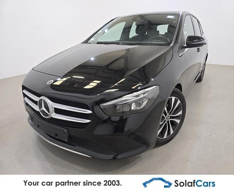 Schwarz Gebraucht 2021 Mercedes B180 Van / Kleinbus | 15.004 € (Superpreis) - Bild 1/4