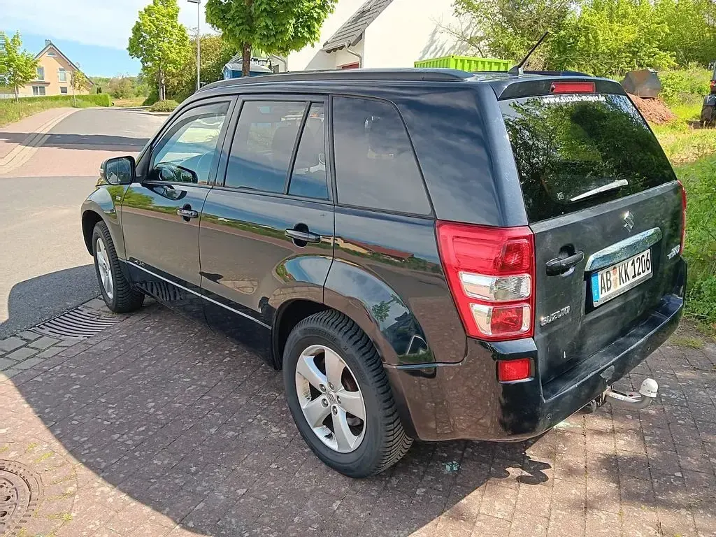 Gebraucht Suzuki Grand Vitara 129 PS (94 kW) 2011 Schwarz SUV