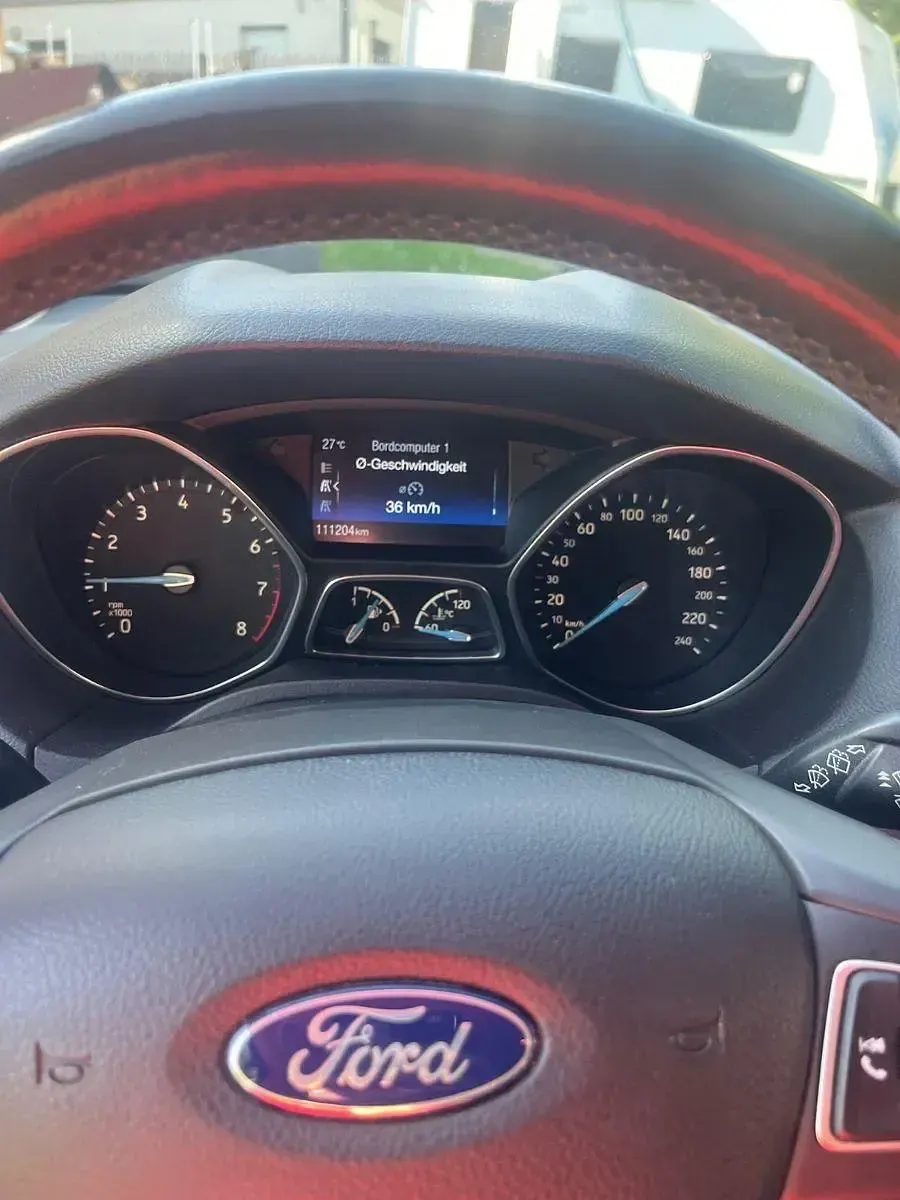 Gebraucht Ford Focus Ambiente 101 PS (74 kW) 2015 Weiß Kombi