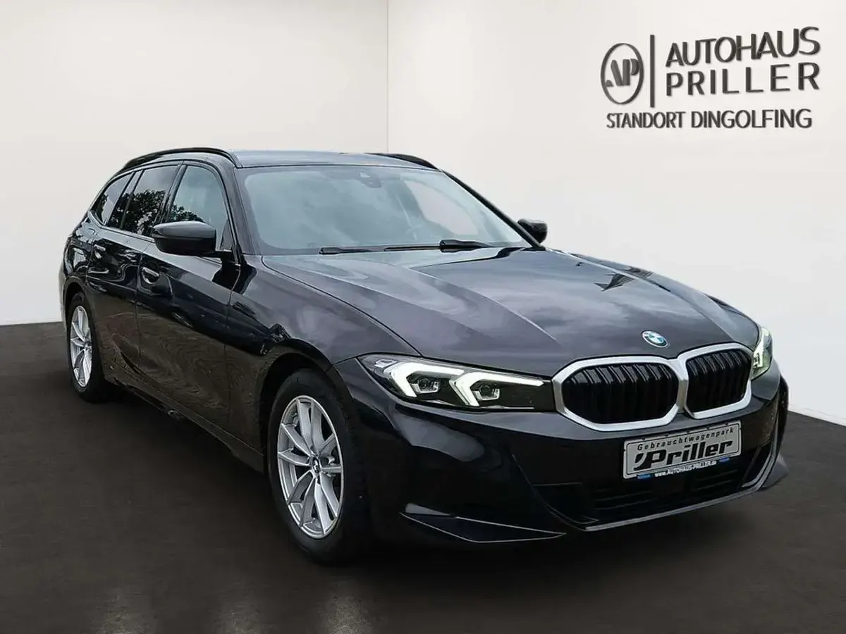Gebraucht BMW 320 190 PS (139 kW) 2022 Black sapphire metallic Kombi
