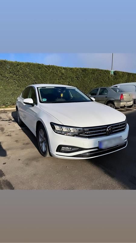 Gebraucht VW Passat 150 PS (110 kW) 2021 Weiß Limousine