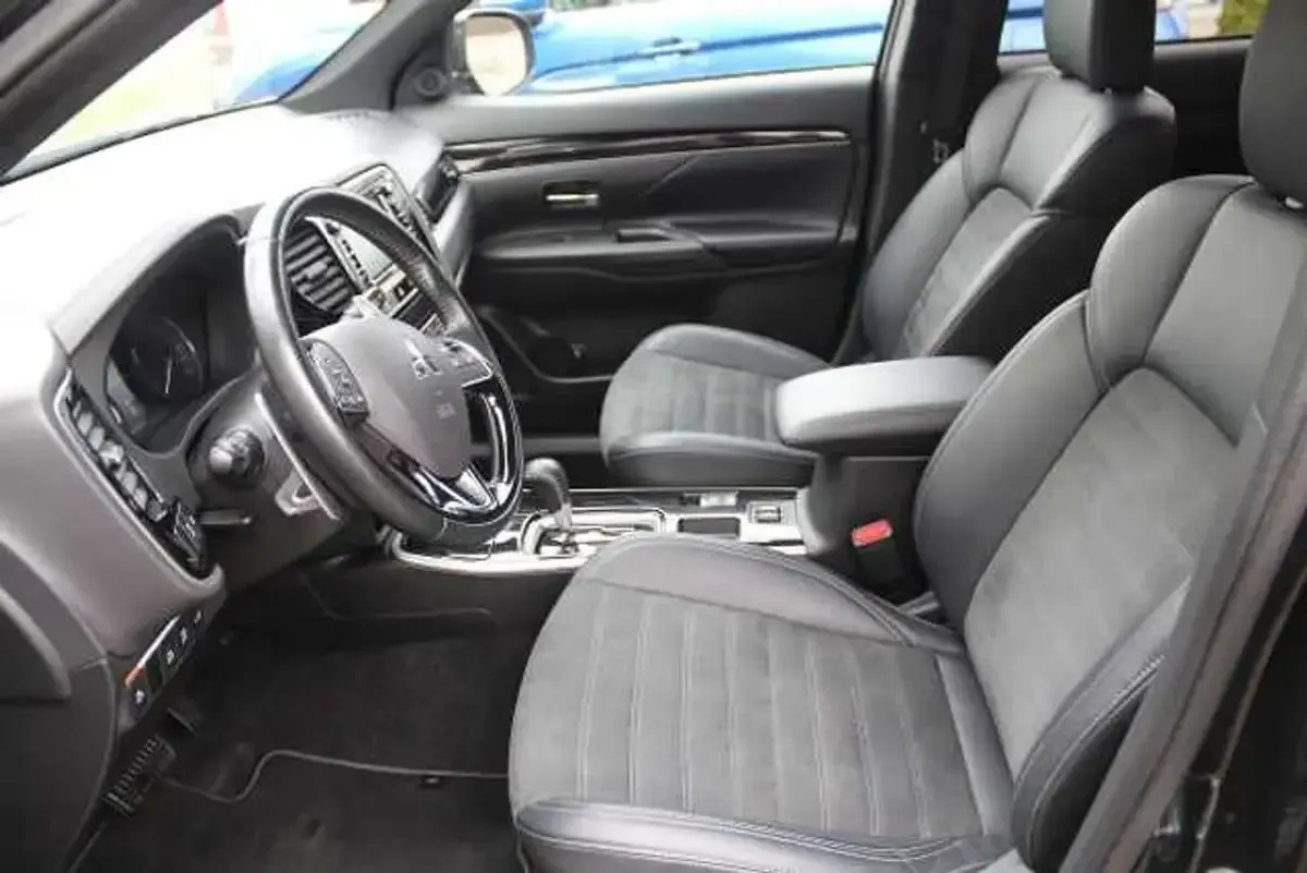 Gebraucht Mitsubishi Outlander Active 150 PS (110 kW) 2019 Pantherschwarz SUV