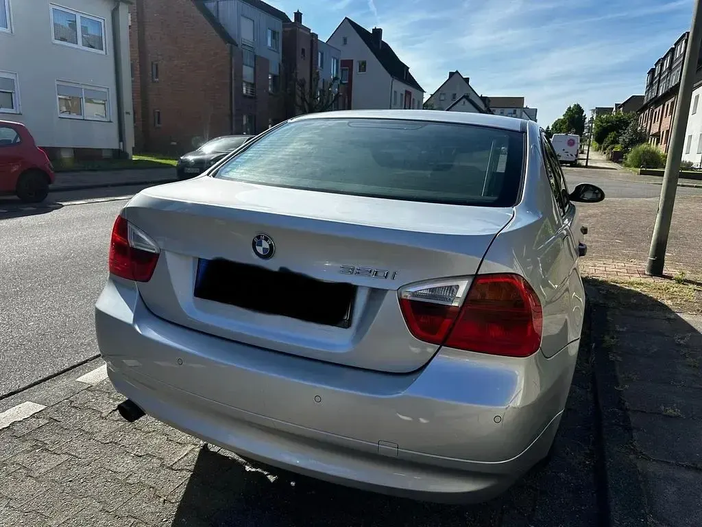 Gebraucht BMW 320 150 PS (110 kW) 2005 Silber Limousine