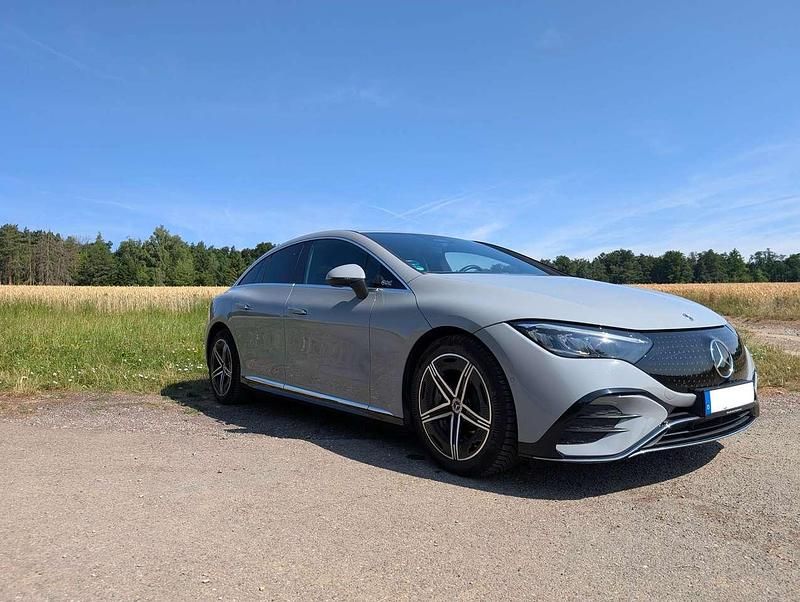 Grau Gebraucht 2023 Mercedes EQE300 AMG line Limousine | 44.880 € (Fairer Preis) - Bild 1/4