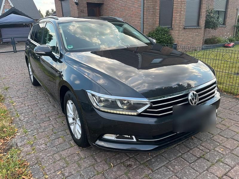 Grau Gebraucht 2017 VW Passat Kombi | 15.800 € (Fairer Preis) - Bild 1/4