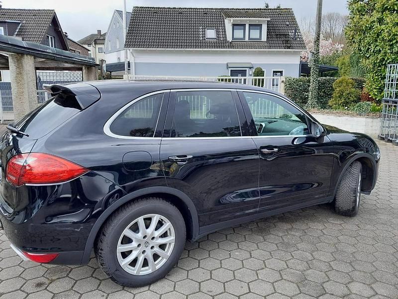 Second-hand Porsche Cayenne 245 CP (180 kW) 2012 Negru SUV