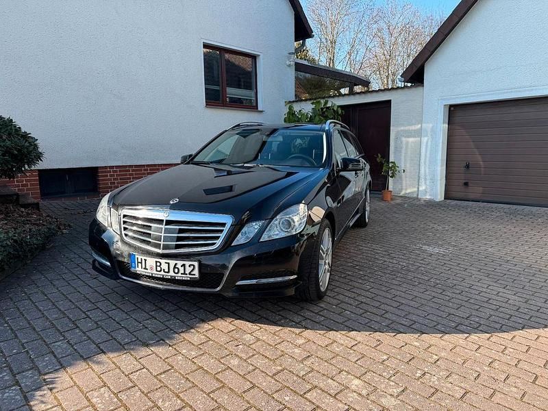 Gebraucht Mercedes E350 Avantgarde 265 PS (194 kW) 2012 Schwarz Limousine