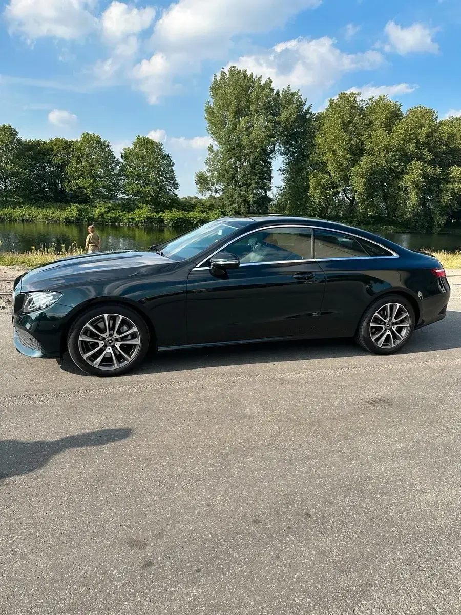 Gebraucht Mercedes E200 184 PS (135 kW) 2018 Grün Coupé