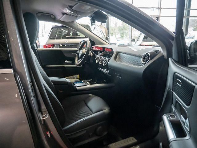 Gebraucht 2024 Mercedes B200 Van / Kleinbus | 34.750 € (Teuer) - Bild 1/4