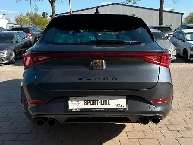 Używany Cupra Leon VZ 310 KM (228 kW) 2021 Szary Sedan/Limuzyna