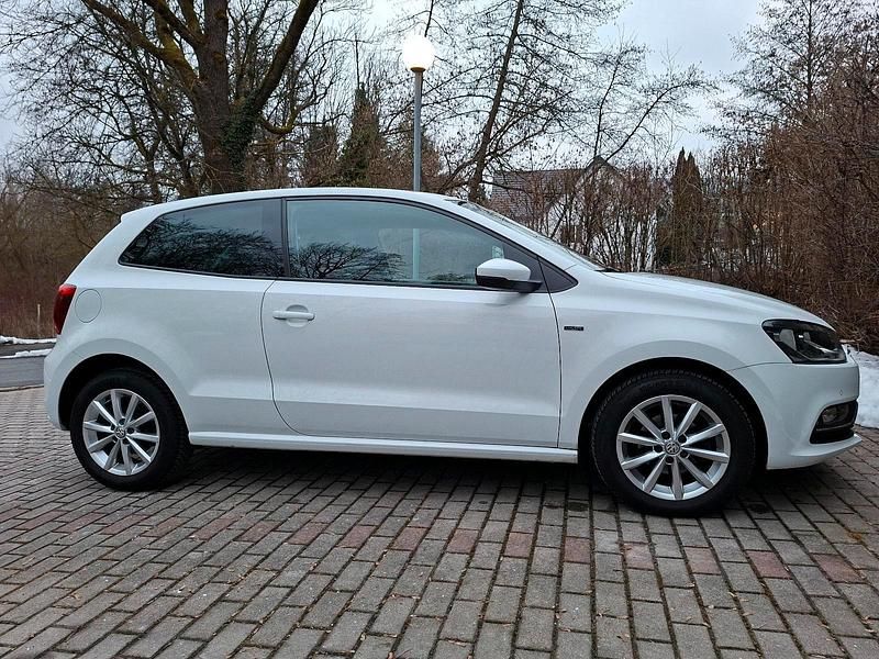 Gebraucht VW Polo 75 PS (55 kW) 2015 Weiß Kleinwagen