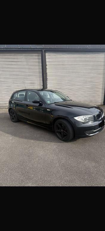Gebraucht BMW 116 122 PS (89 kW) 2008 Schwarz Kleinwagen