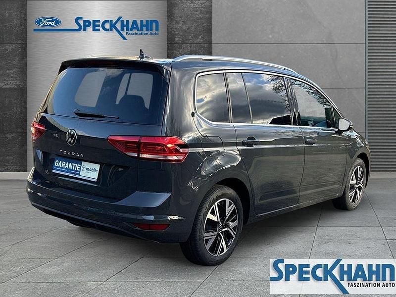Gebraucht VW Touran Highline 150 PS (110 kW) 2024 Grau Van / Kleinbus