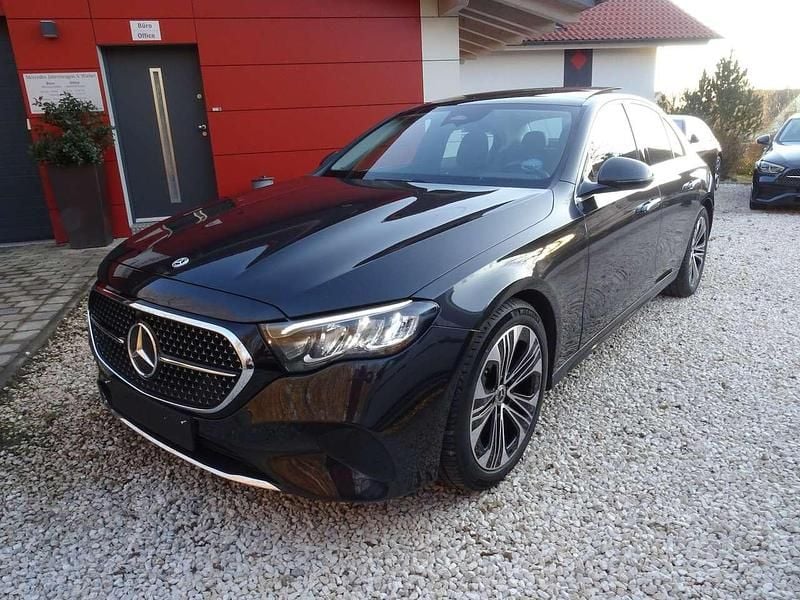 Schwarz Gebraucht 2023 Mercedes E200 Limousine | 41.300 € (Superpreis) - Bild 1/4