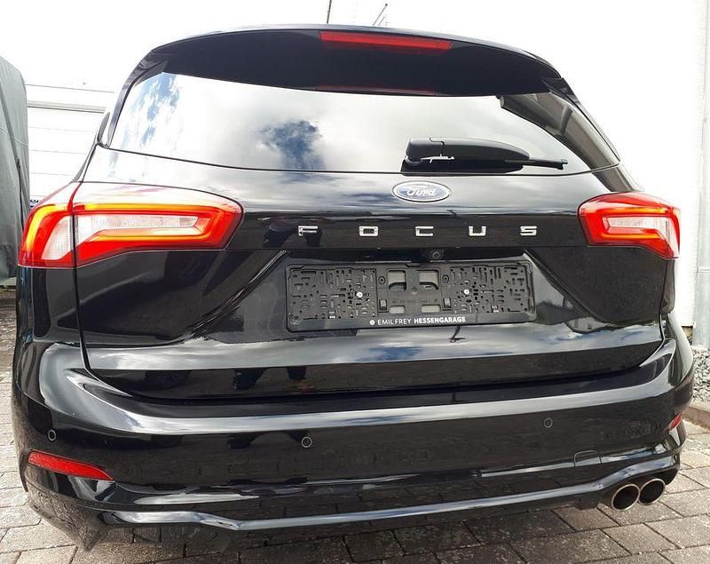 Gebraucht Ford Focus ST-Line 120 PS (88 kW) 2022 Schwarz Kombi