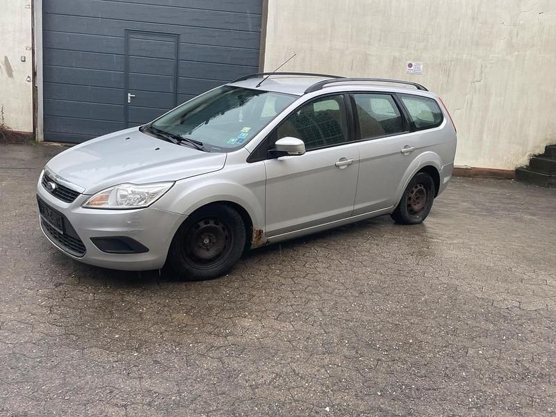 Gebraucht Ford Focus 100 PS (73 kW) 2008 Silber Kombi