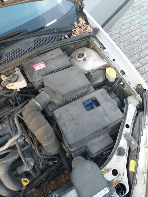 Silber Gebraucht 2001 Ford Focus Kleinwagen | 250 € (Superpreis) - Bild 1/4