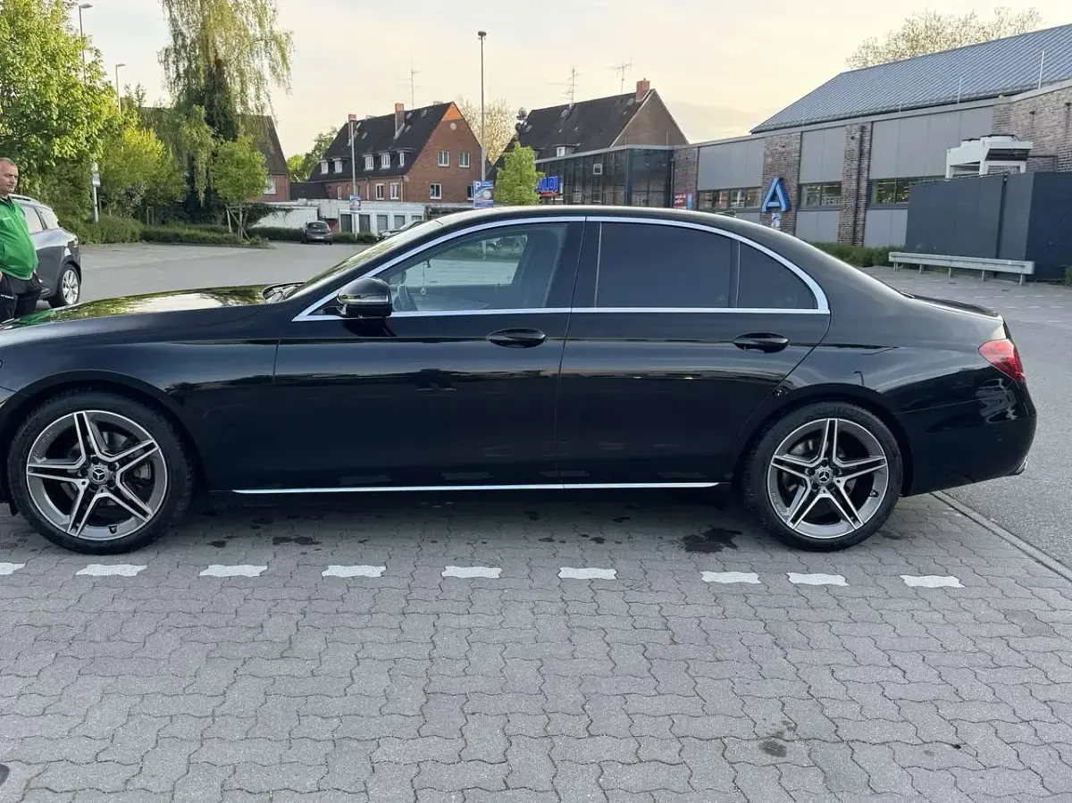 Gebraucht Mercedes E220 194 PS (142 kW) 2017 Limousine