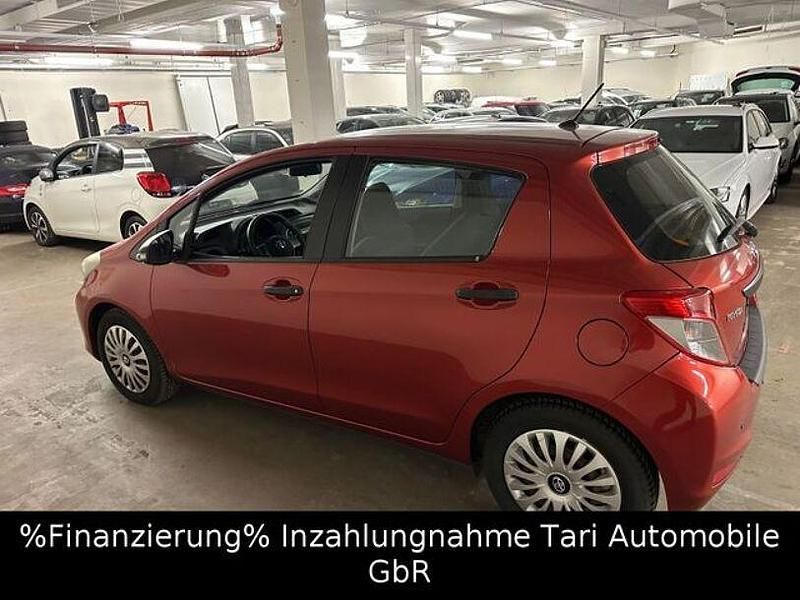 Gebraucht Toyota Yaris Cool 99 PS (72 kW) 2012 Rot Kleinwagen