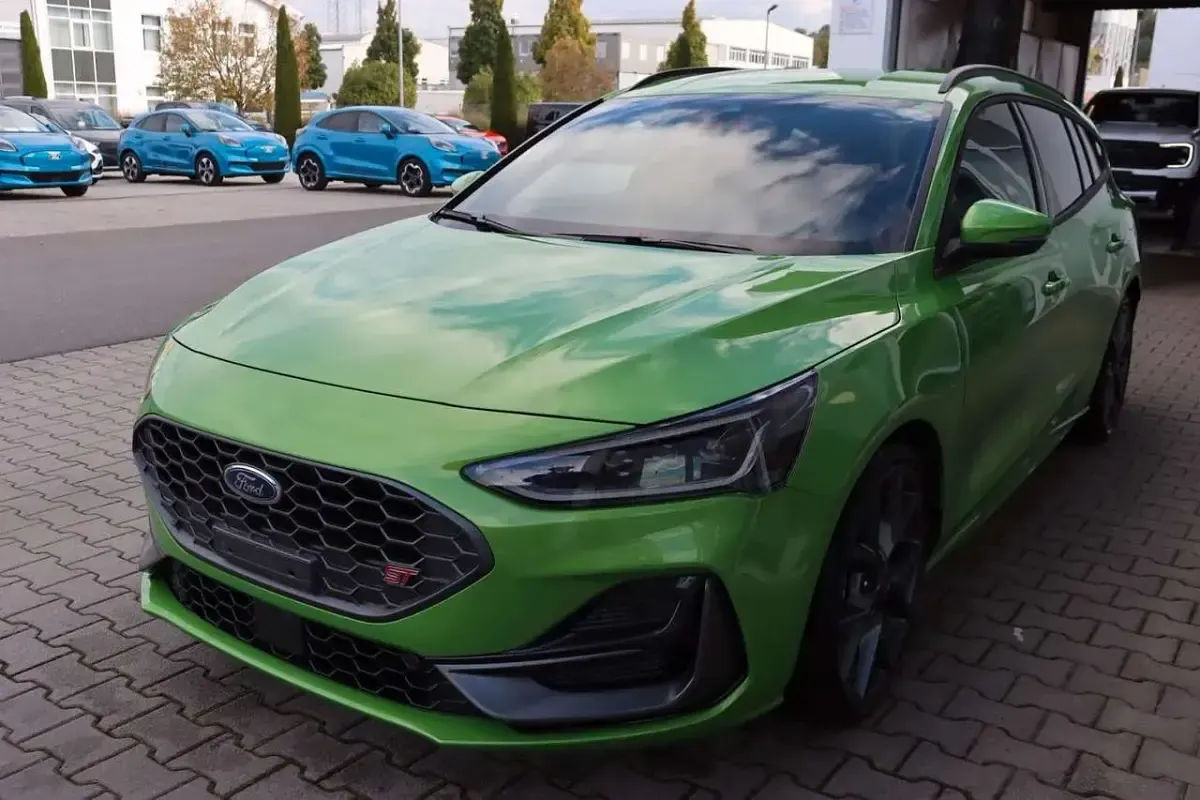 Neu Ford Focus ST 280 PS (205 kW) 2026 Mean green metallic Kombi