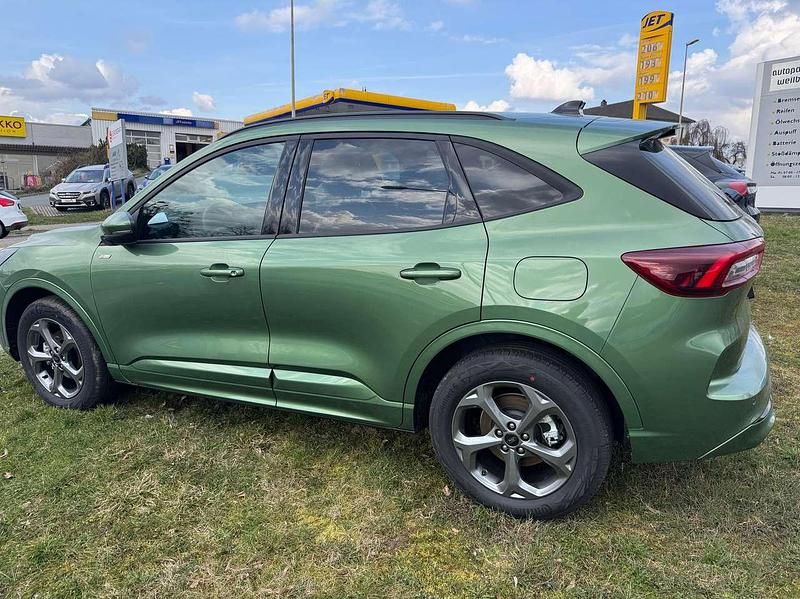 Neu Ford Kuga ST-Line 152 PS (111 kW) 2025 Grün SUV
