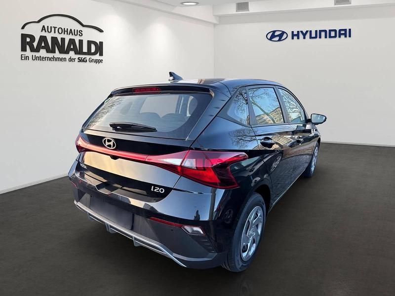 Neu Hyundai i20 Select 58 PS (42 kW) 2025 Phantom black (schwarz) Kleinwagen