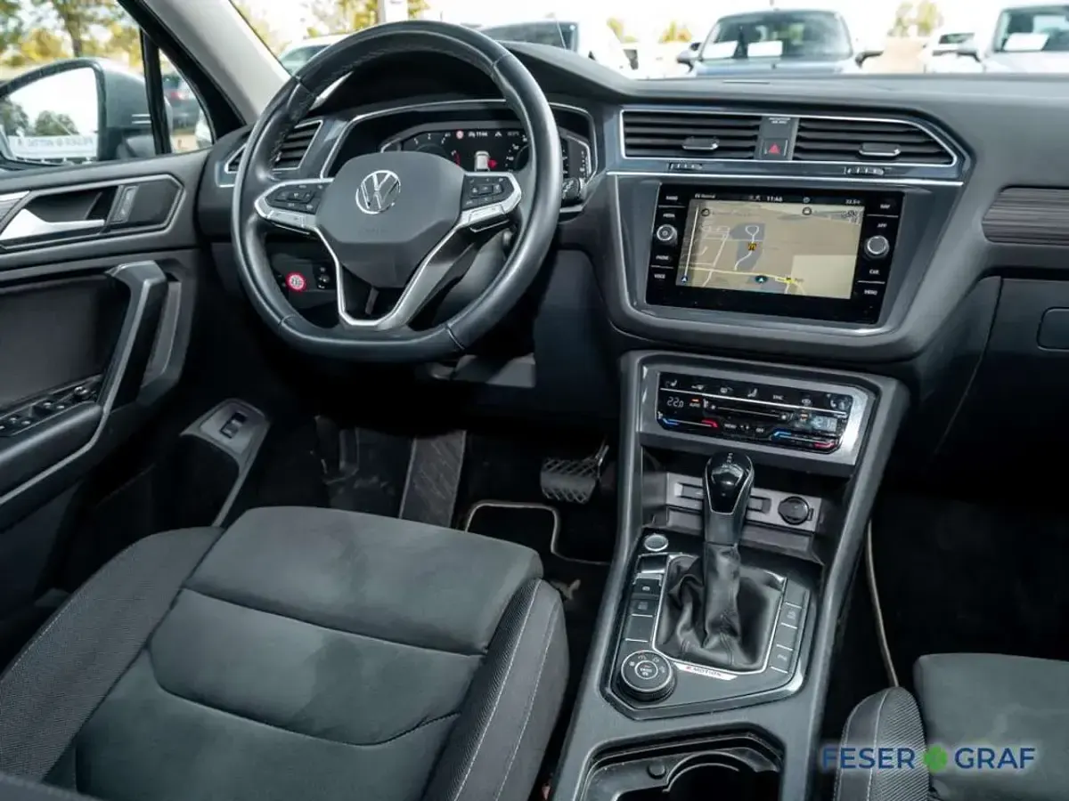 Gebraucht VW Tiguan Allspace Elegance 190 PS (139 kW) 2022 Deep black perleffekt SUV