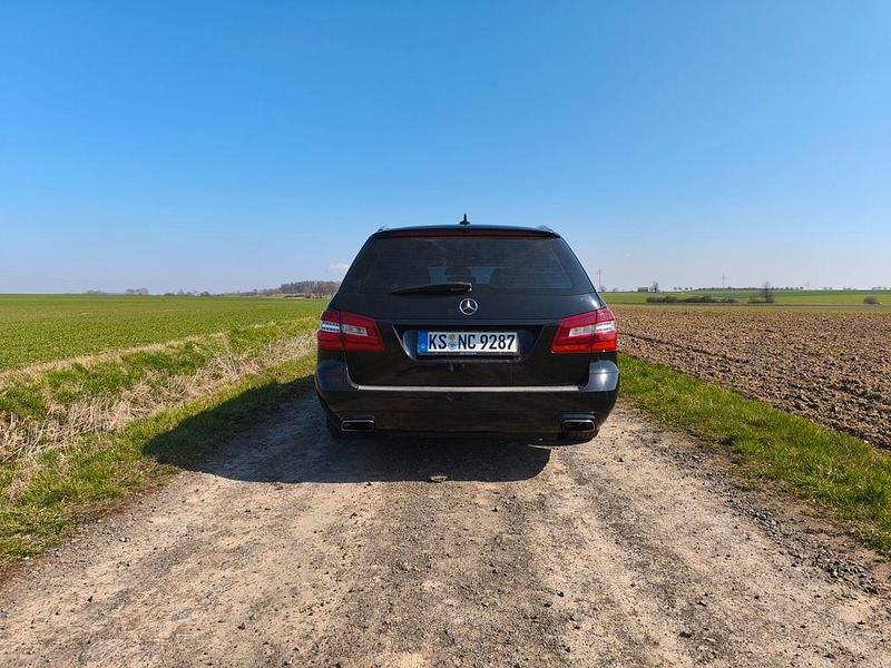 Gebraucht Mercedes E200 Avantgarde 184 PS (135 kW) 2010 Schwarz Kombi