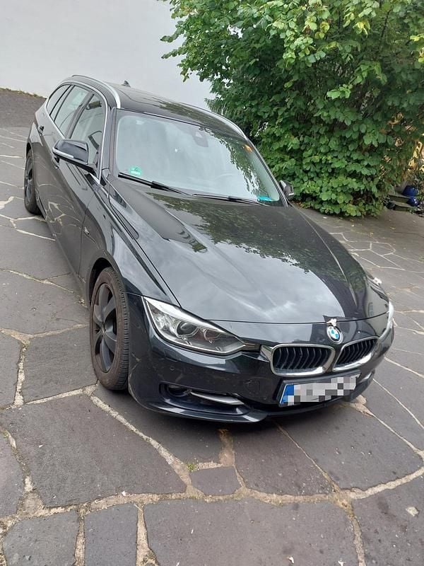 Schwarz Gebraucht 2013 BMW 318 Sport Line Kombi | 6.500 € (Guter Preis) - Bild 1/4
