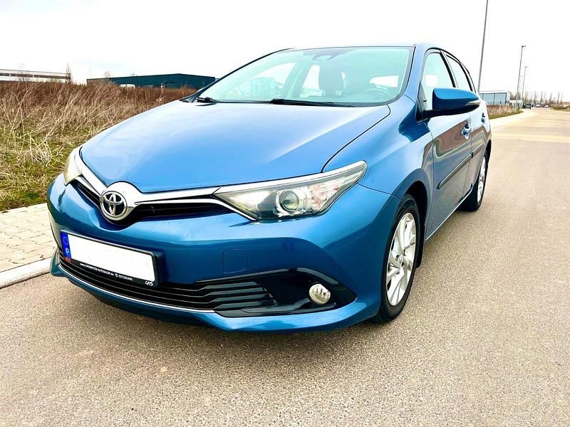 Gebraucht Toyota Auris Edition-S 116 PS (85 kW) 2017 Blau Kleinwagen