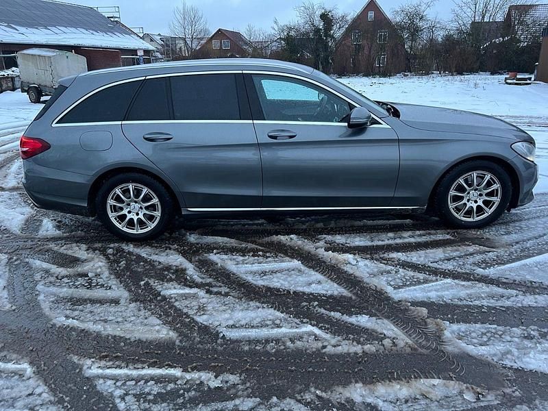 Gebraucht Mercedes 220 170 PS (125 kW) 2016 Grau Kombi