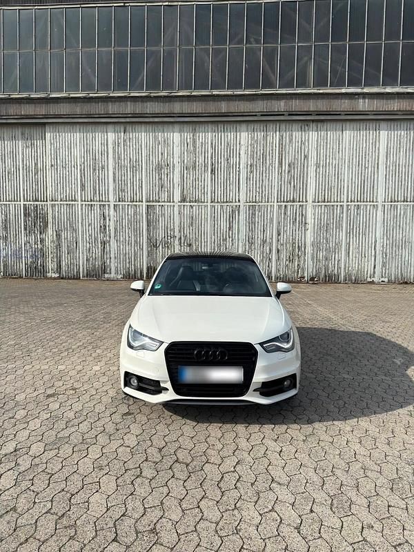 Używany Audi A1 Exclusive 185 KM (136 kW) 2011 Biały Hatchback