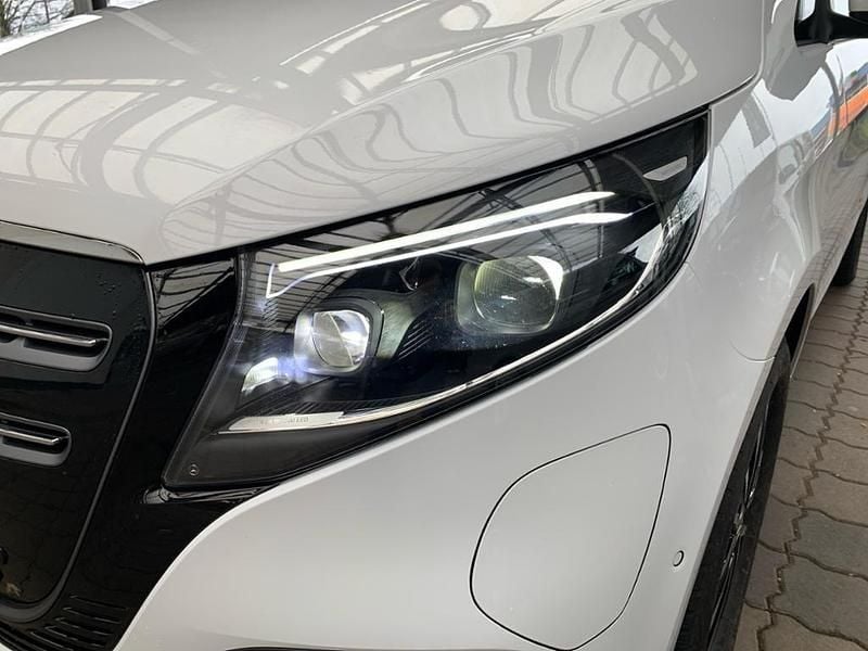 Gebraucht Mercedes EQV300 150 kW (204 PS) 2024 Weiß Van / Kleinbus