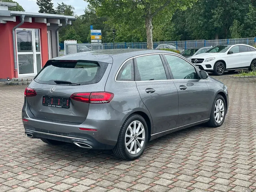 Gebraucht Mercedes B200 150 PS (110 kW) 2020 Grau Kleinwagen