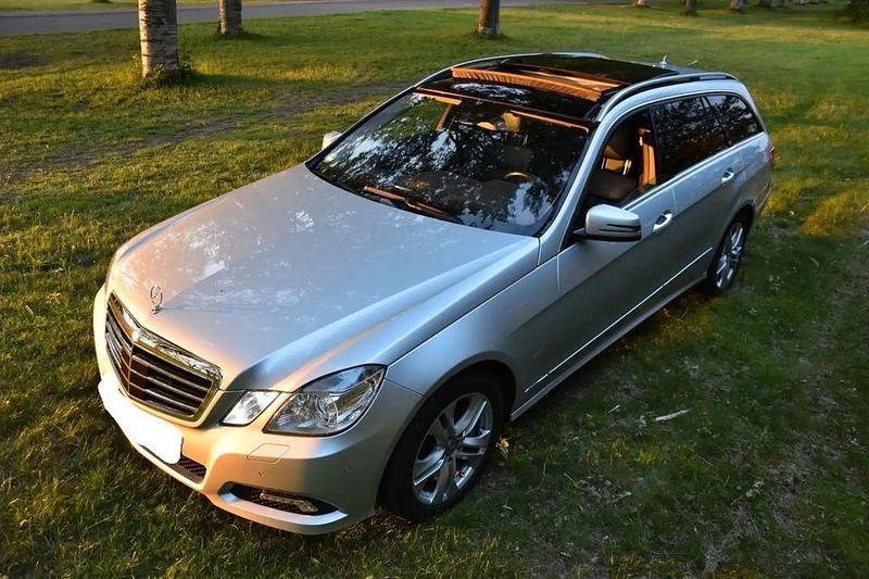 Silber Gebraucht 2010 Mercedes E500 Avantgarde Limousine | 16.500 € (Fairer Preis) - Bild 1/4
