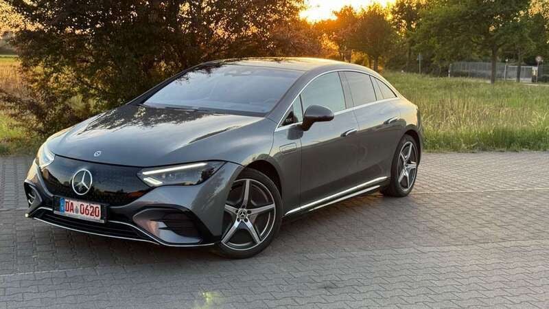 Selenitgrau metalliclack Gebraucht 2022 Mercedes EQE350 AMG line Limousine | 49.800 € (Etwas zu teuer) - Bild 1/4