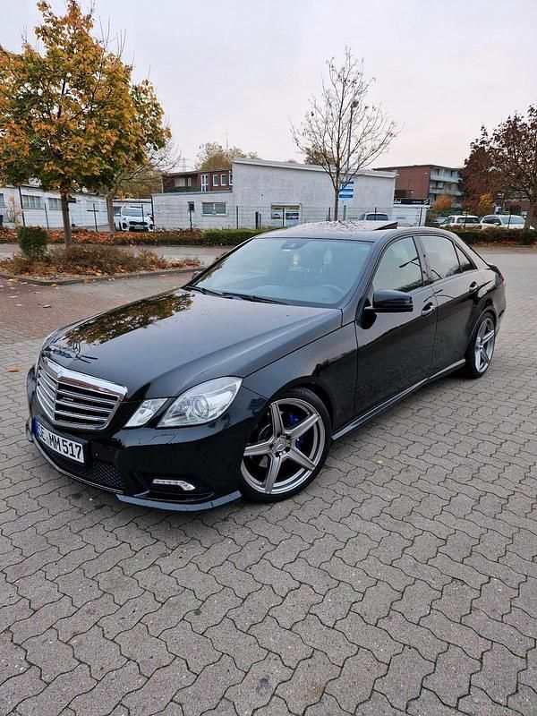Schwarz Gebraucht 2009 Mercedes E350 AMG Limousine | 8.888 € (Etwas zu teuer) - Bild 1/4