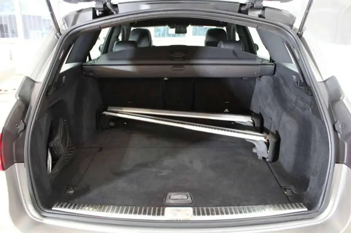 Gebraucht Mercedes E220 AMG line 194 PS (142 kW) 2020 Mojavesilber Kombi