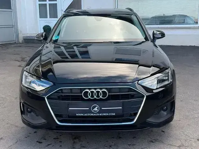 Gebraucht Audi A4 Basis 204 PS (150 kW) 2023 Schwarz Kombi