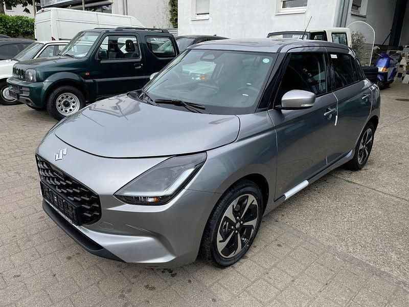 Neu Suzuki Swift Comfort+ 83 PS (61 kW) 2025 Silber Kleinwagen