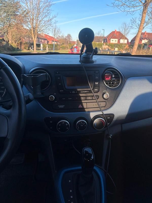 Gebraucht Hyundai i10 67 PS (49 kW) 2017 Schwarz Kleinwagen