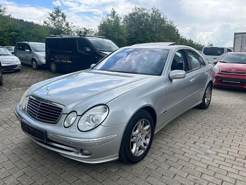 Gebraucht Mercedes E240 Avantgarde 177 PS (130 kW) 2004 Silber Limousine
