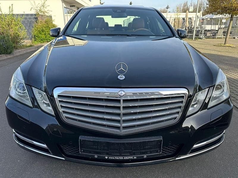 Gebraucht Mercedes E300 Elegance 231 PS (169 kW) 2011 Schwarz Limousine